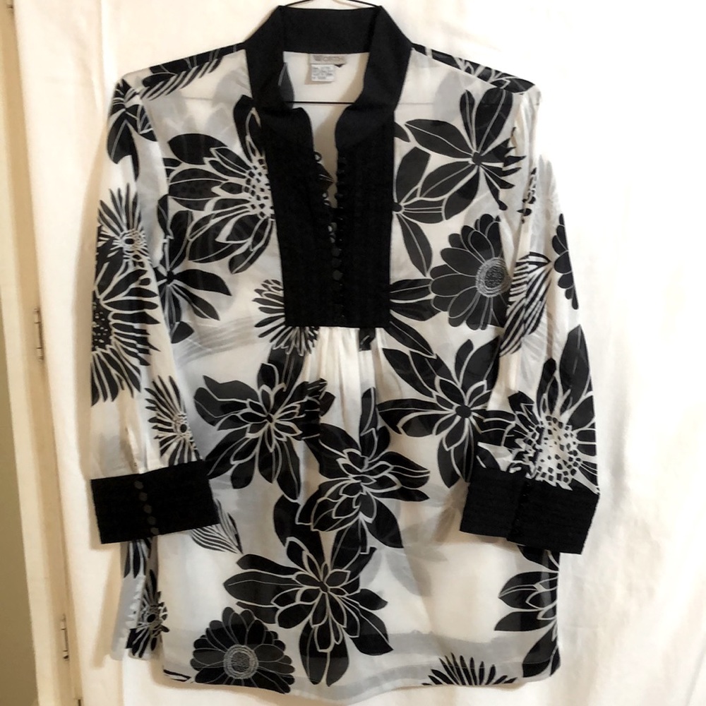 Worth black and white long sleeve 3/4 sleeve tunic